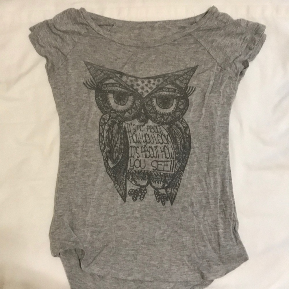 Factory Connection Junior’s Grey Owl Tee